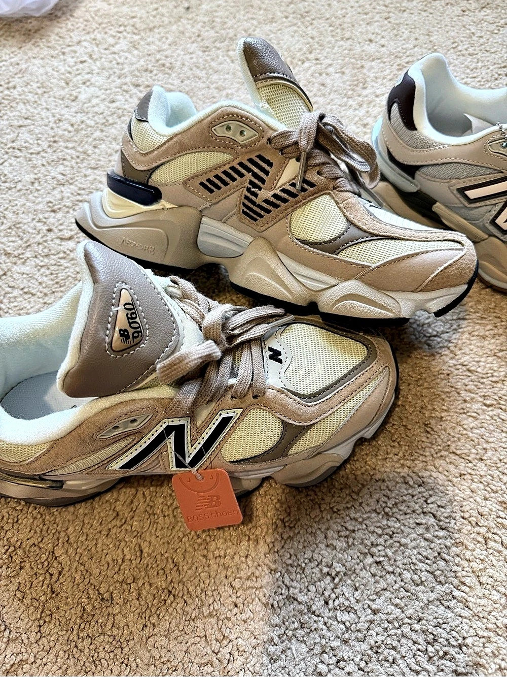 New Balance 9060 Sneakers Beige & White US 4.5 NWT